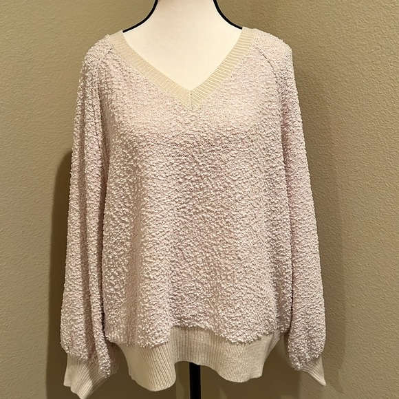 Sweaters - Cream light weight sweater